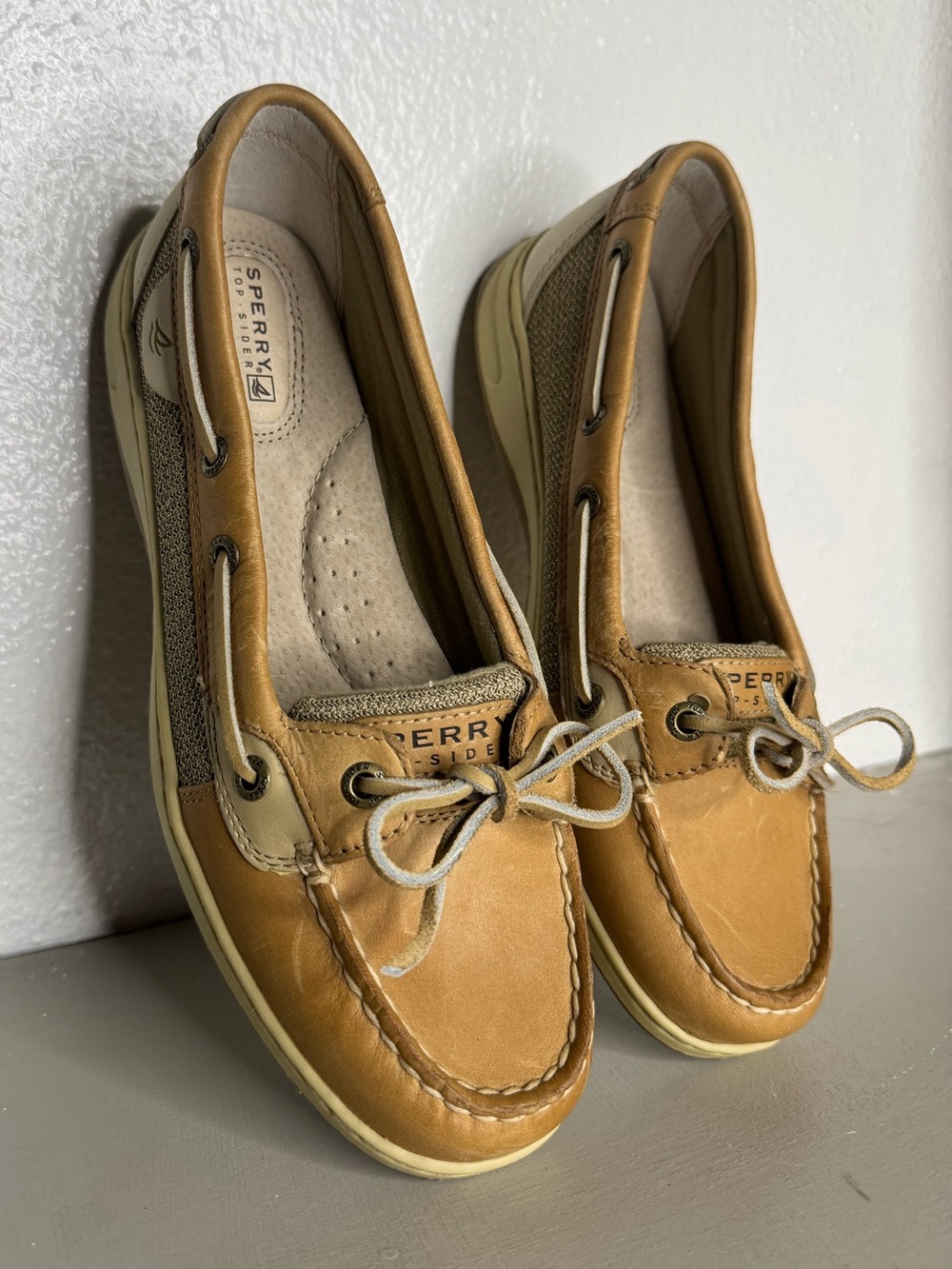 Sperry Women's Saddle Tan Leather Boat Shoes Lace Tie Angel fish 2-Eye Sz 8.5